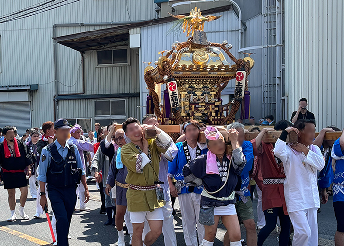 上高野神社 御神輿が巡行、商売繁盛を祈願しました画像