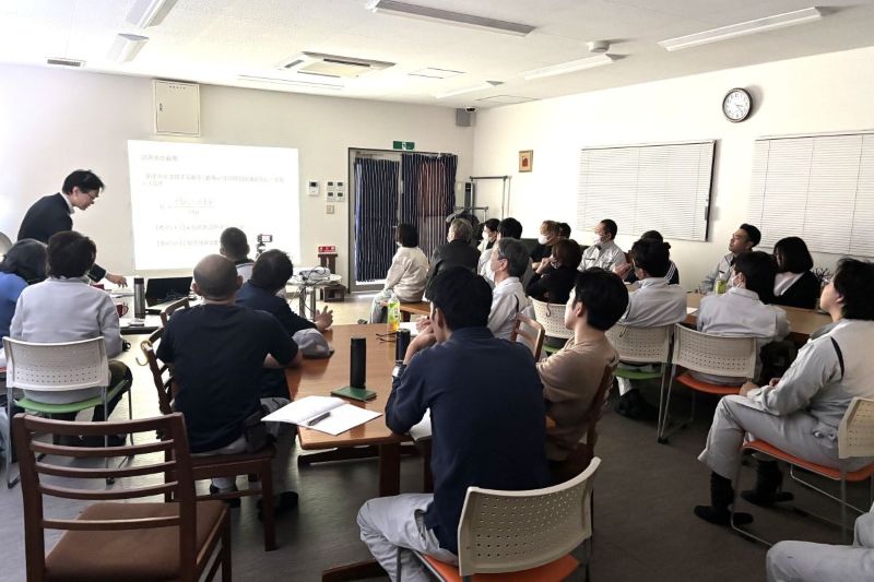 全社員参加で、社員研修会を行いました。画像